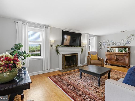 4th image of 103 Harrogate Rd