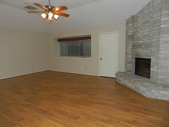 3rd image of 14111 Vinehill Dr