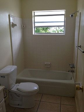 5th image of 1001 S M St APT 13
