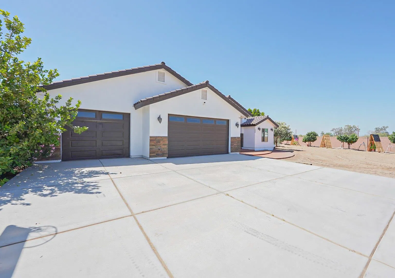 4 bed, 2.0 bath, 1686 sqft, $3,800 — Photo 2