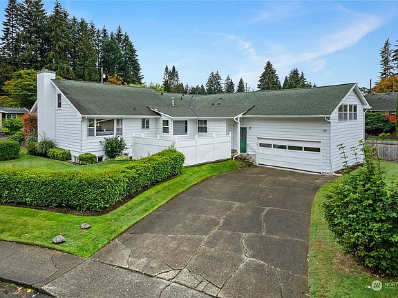 2nd image of 3044 Edgewood Drive SE