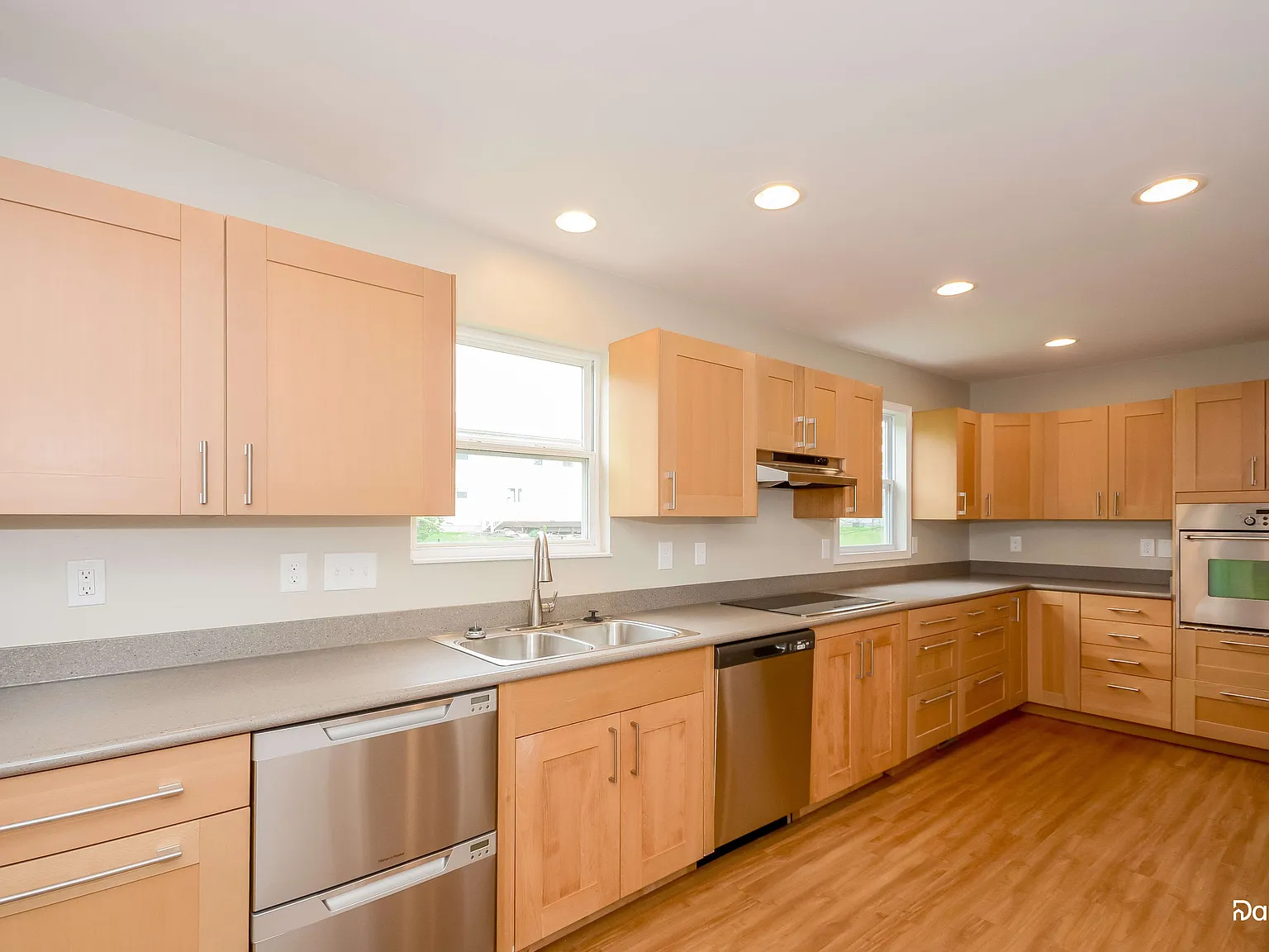 4 bed, 3.0 bath, 1899 sqft, $2,550 — Photo 4