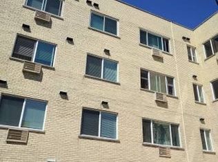 627 Ridge Rd APT 404, Wilmette, IL