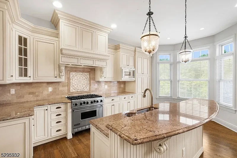 3 bed, 4.0 bath, 3450 sqft, $7,500 — Photo 3