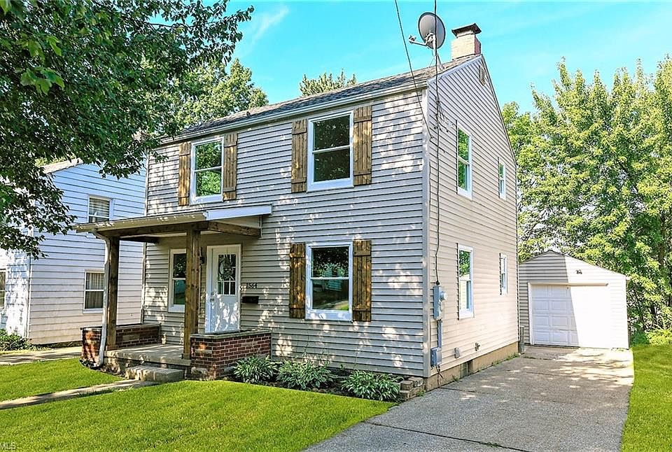1st image of 1564 Oakwood Ave