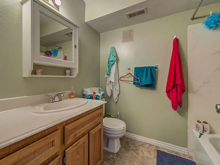 659 N 700 E #7 — Photo 11