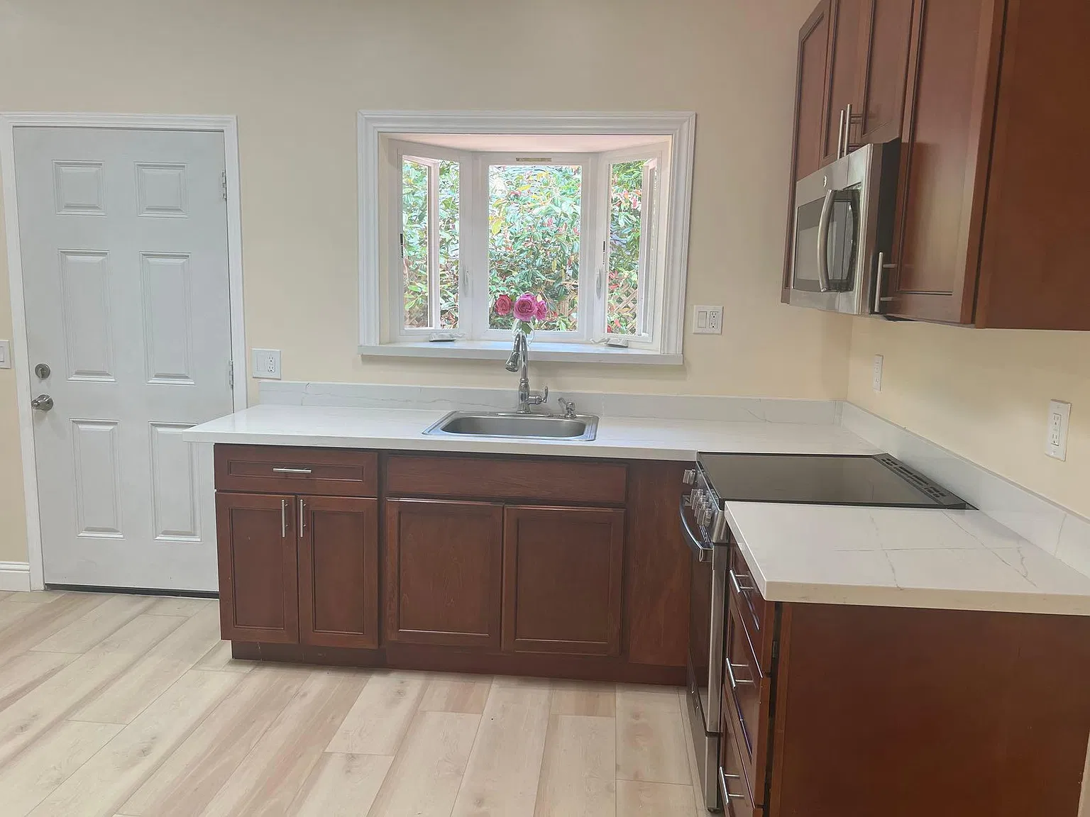 1 bed, 400 sqft, $2,185 — Photo 2