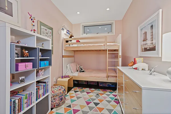 Sold by Avenue Sotheby's International Realty | media 10