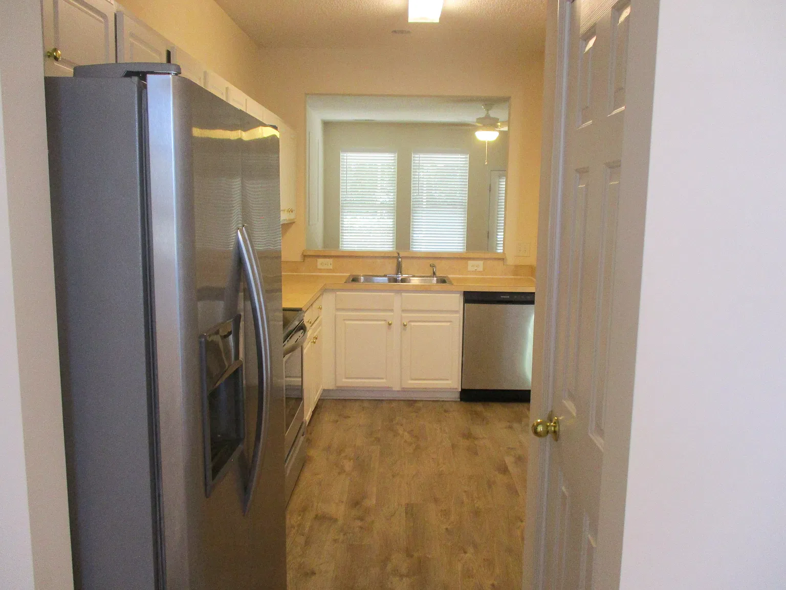 2 bed, 2.5 bath, 1407 sqft, $1,500 — Photo 4
