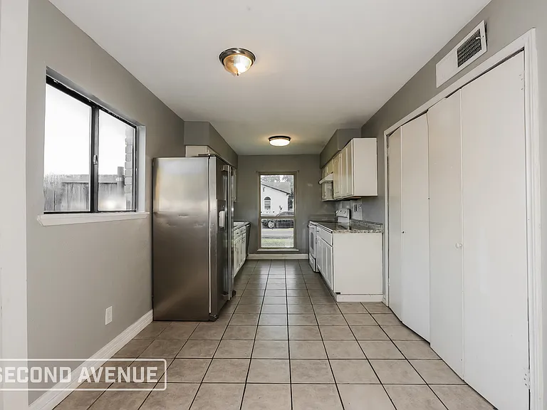 7525 Ashcrest Ln — Photo 9