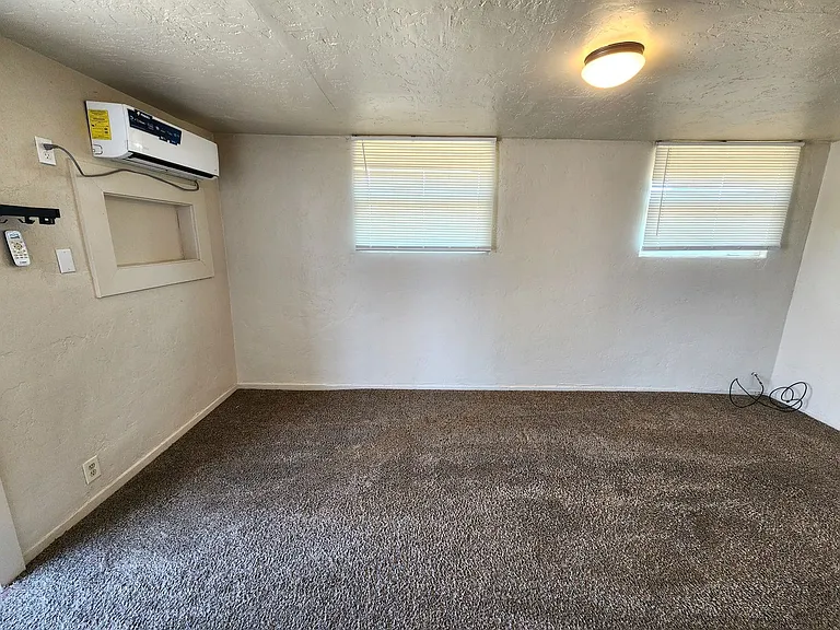 1037 Brownlee Ave — Photo 8