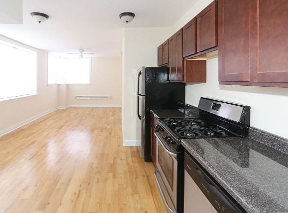 3rd image of 3457 N Sheffield Ave Unit G
