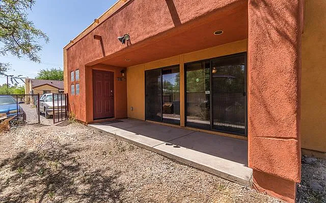 1317 E Hedrick Dr — Photo 6