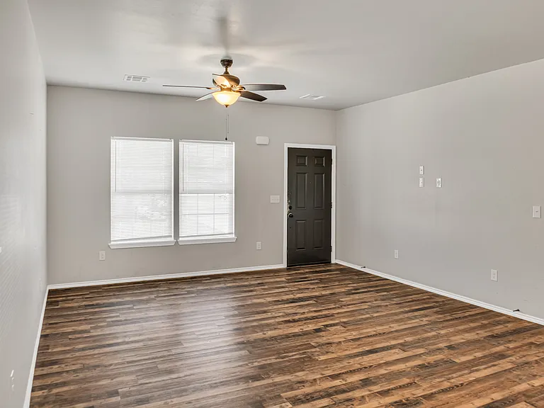 1623 E Timberridge Dr — Photo 6