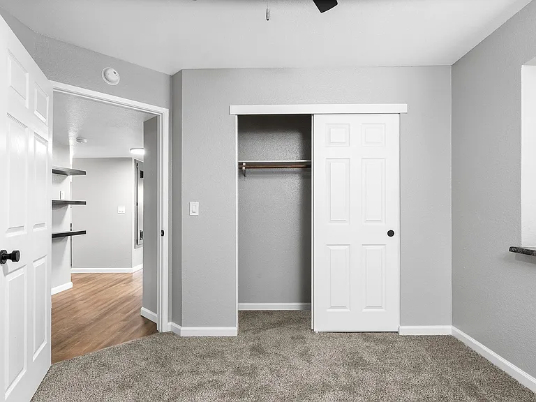 Redwood Cove Apartments — Photo 41