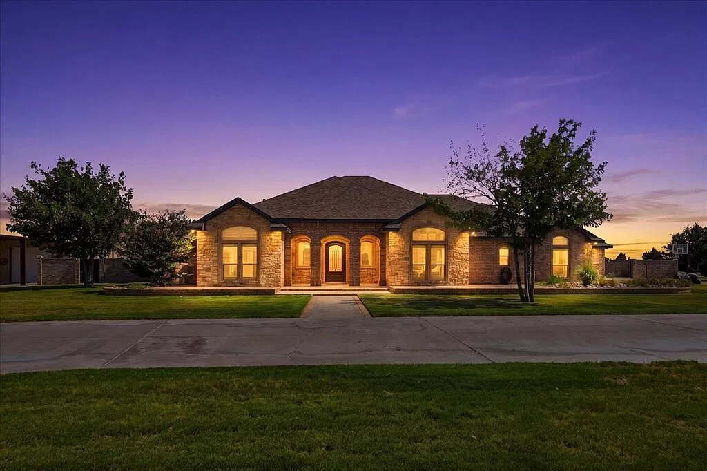 5 bed, 7.0 bath, 6500 sqft, $20,000 — Photo 1
