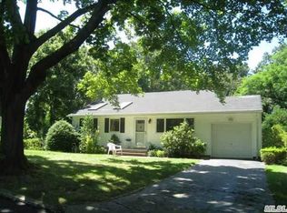 19 Gay Lore Dr, Huntington, NY 11743