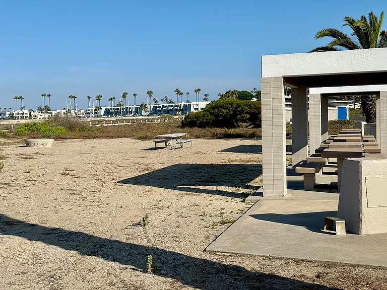 Nearby picnic areas & fire pits in the Silver Strand State Beach's bayside area are only a 0.3 mile walk away. Load up a wagon with supplies for the day/evening and stroll on over.