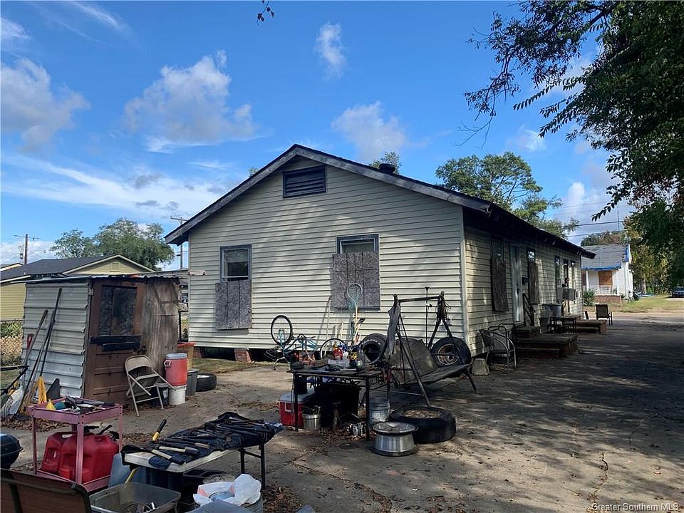 1st image of 915 N Blake St