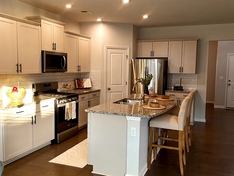828 Royal Red Ct — Photo 8