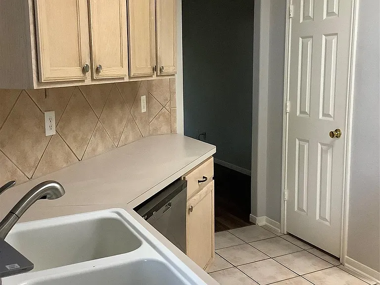 18215 Major Glen Cir — Photo 3