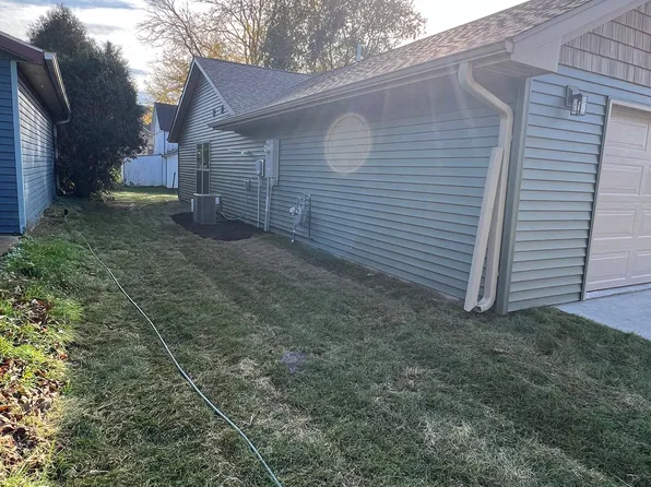 122 E Marion St, Marengo, IA 52301