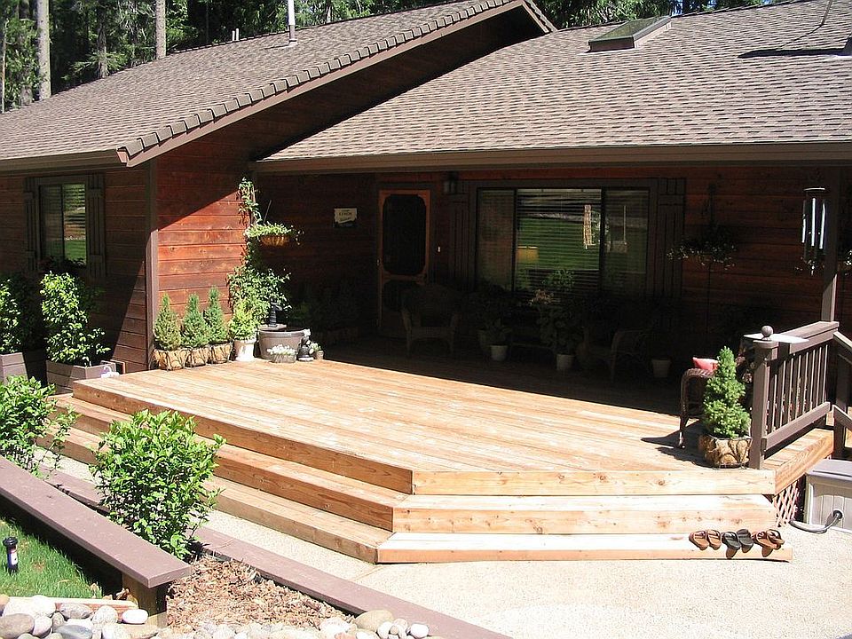 Set amid pines on 1 private acre close to town