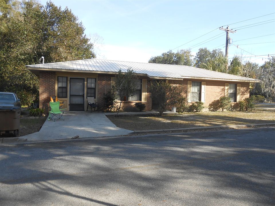 1st image of 831 NW Redding Ave