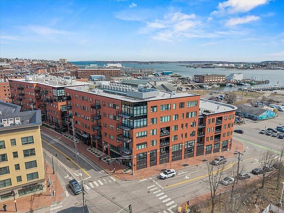 3rd image of 387 Commercial Street #337