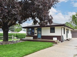 1006 S 91st St, West Allis, WI 53214