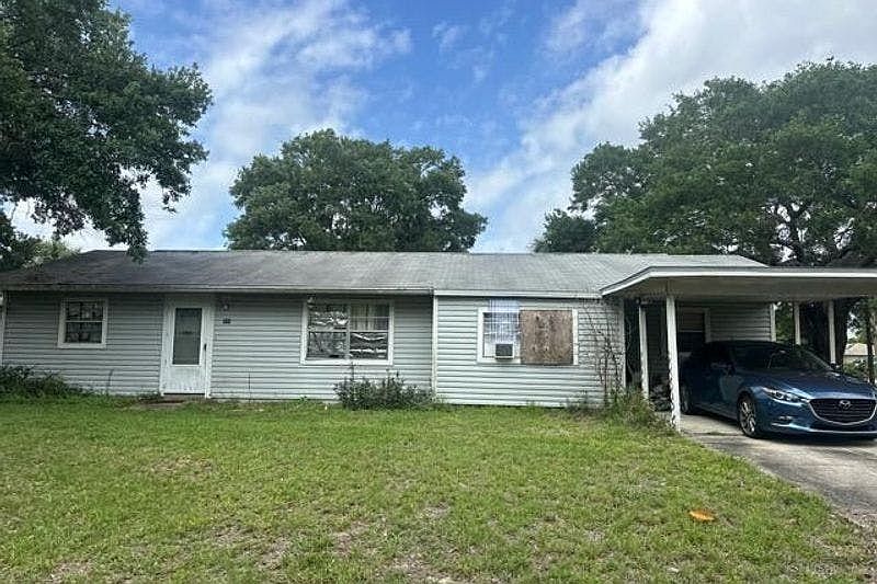 1st image of 454 Colleen Ave NE
