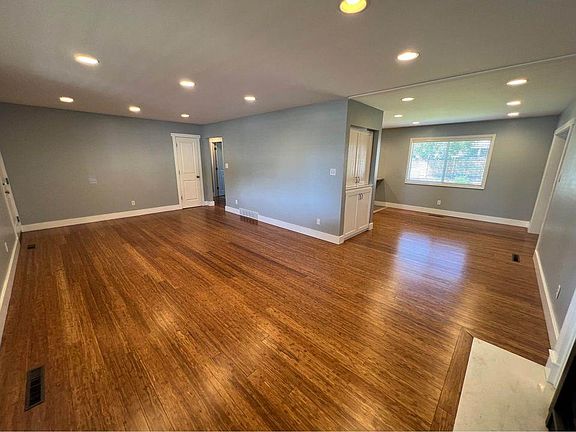 5th image of 2641 E Craig Dr
