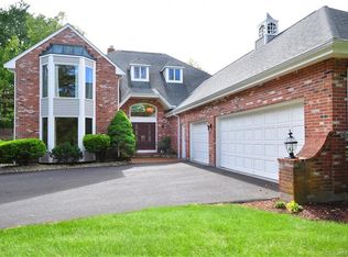 12 Copper Beech Ln, Farmington, CT 06032