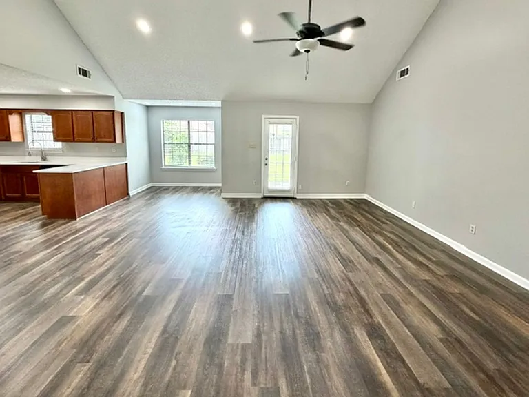 6562 Oak Hurst Dr — Photo 5