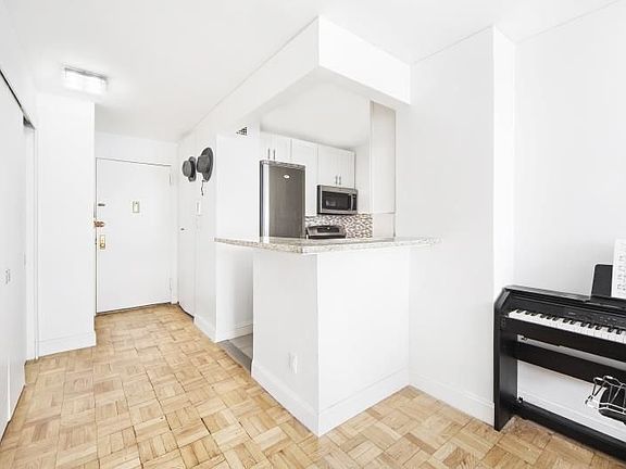 2nd image of 210 E 15th St APT 4M