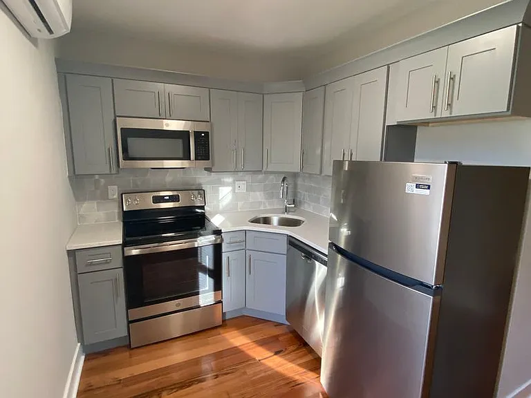 310 Dickinson St — Photo 4