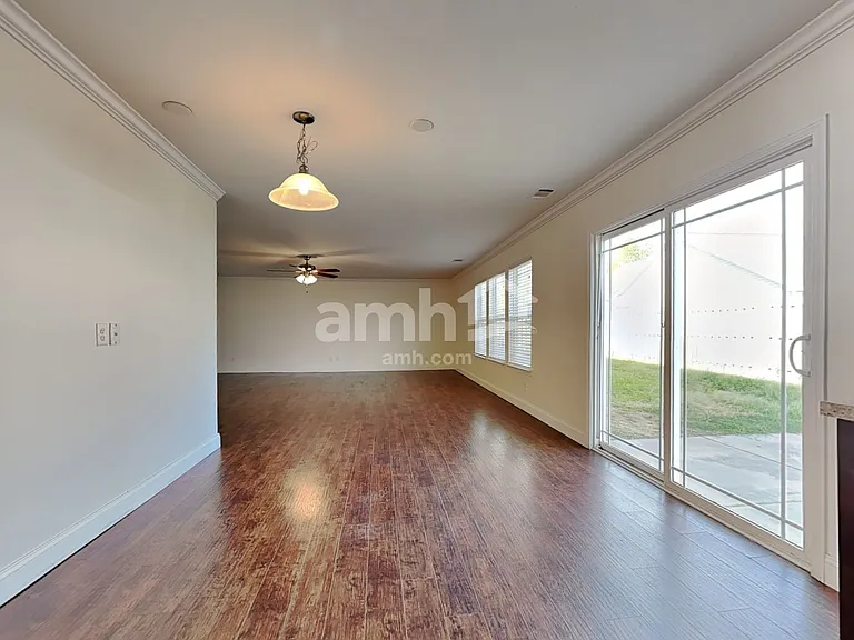 126 Roseberry Cir — Photo 4