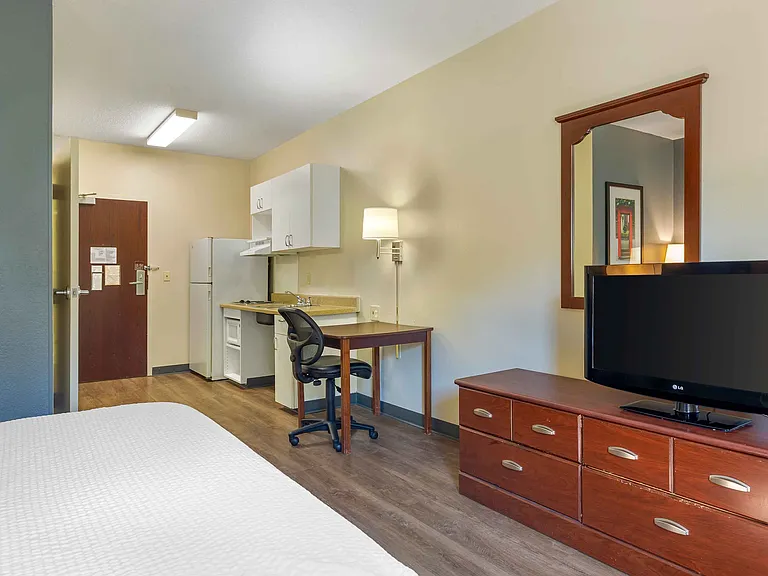 Studio Suite - 1 Queen Bed