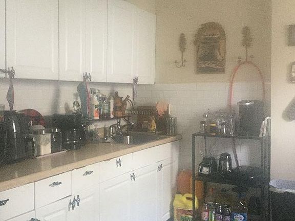 4th image of 10 1/2 Woodland Ave