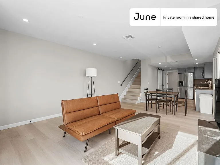327 N Chicago #C — Photo 3