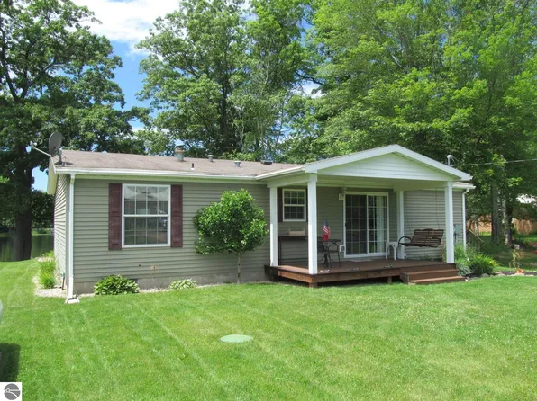 16175 Birchwood Dr, Leroy, MI 49655