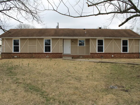 2241 Robin Dr, Clarksville, TN 37042