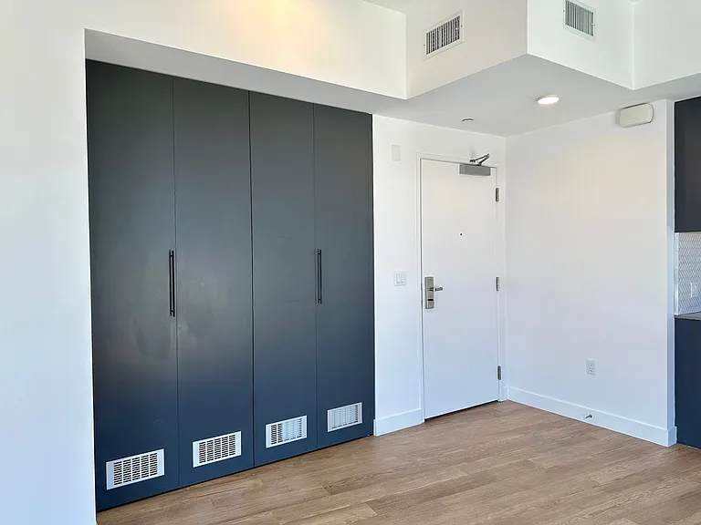 5300 W Adams Blvd #302 — Photo 3