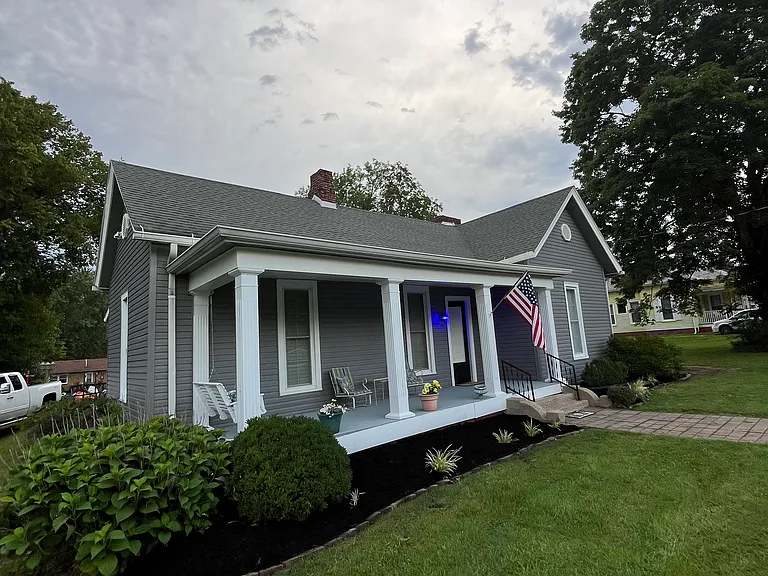 313 N High St — Photo 2