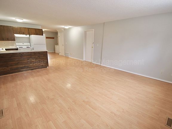 3rd image of 1224 5a Ave S