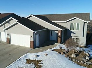 2918 Sleepy Hollow Loop, Bismarck, ND 58501