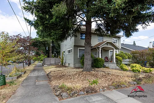 2407 NE Skidmore St Photo 1