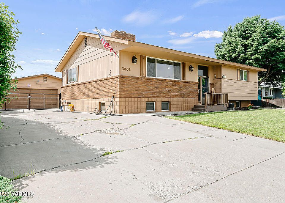 1st image of 3002 W Logan Ave