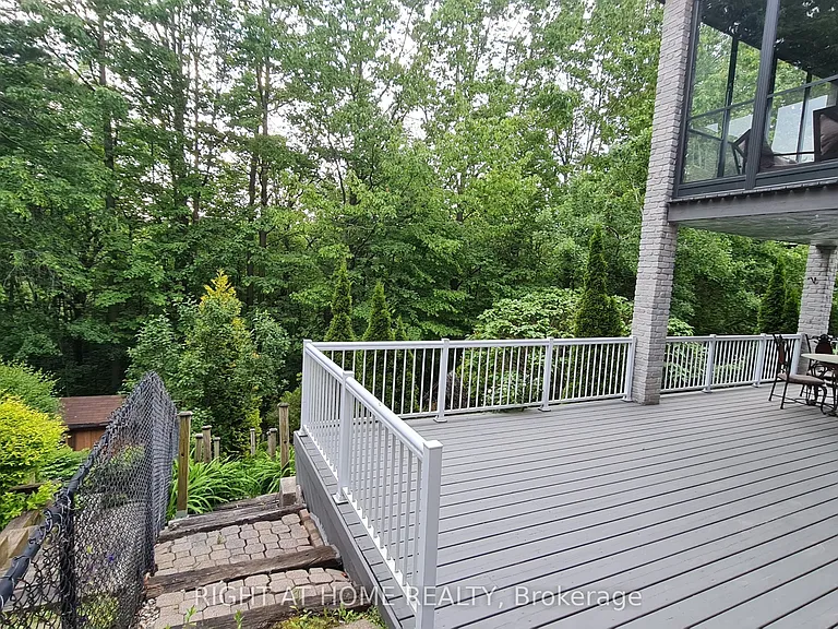 172 Lena Cres #2 — Photo 32