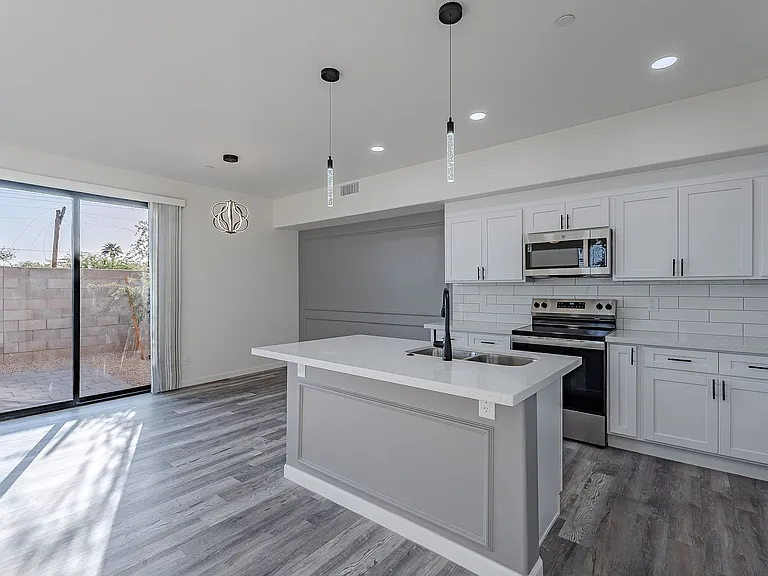 55 W Thomas Ln — Photo 28